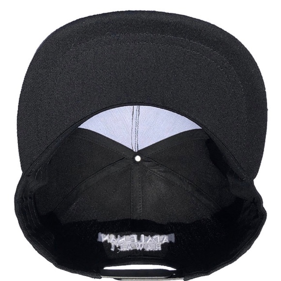 Snapback - Picture 8 of 8